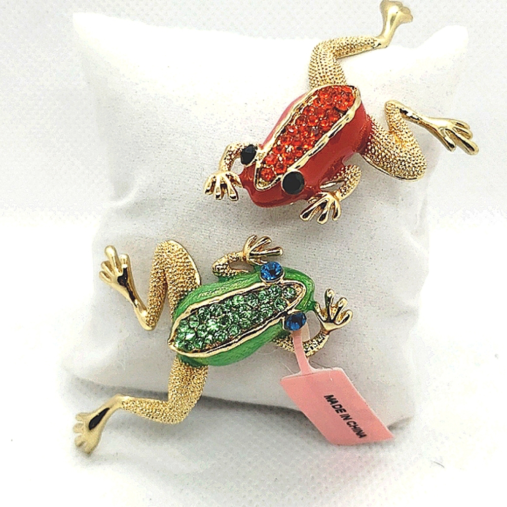 9/19/2025 Sale. $10.                                      Tree Frogs Set of 2
